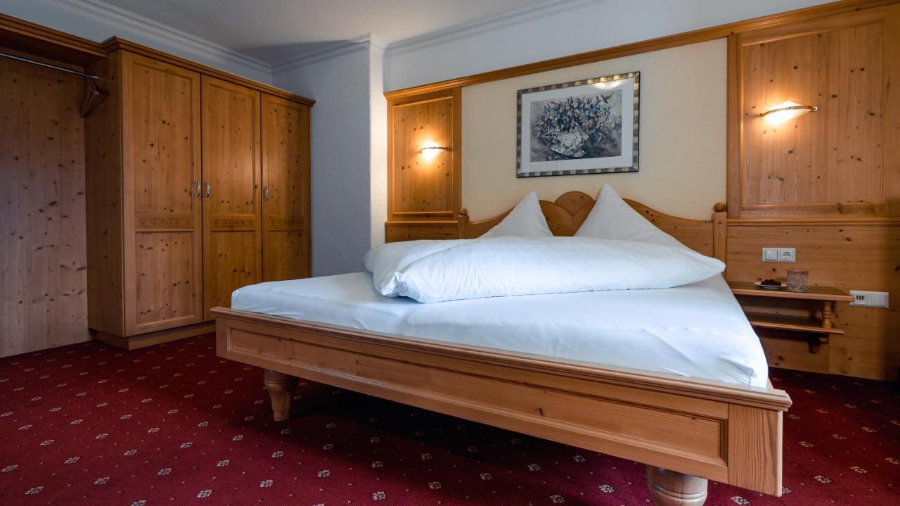 Hotel Alpina Ischgl Exteriör bild